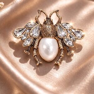 Luxury Bee Gold Brooch